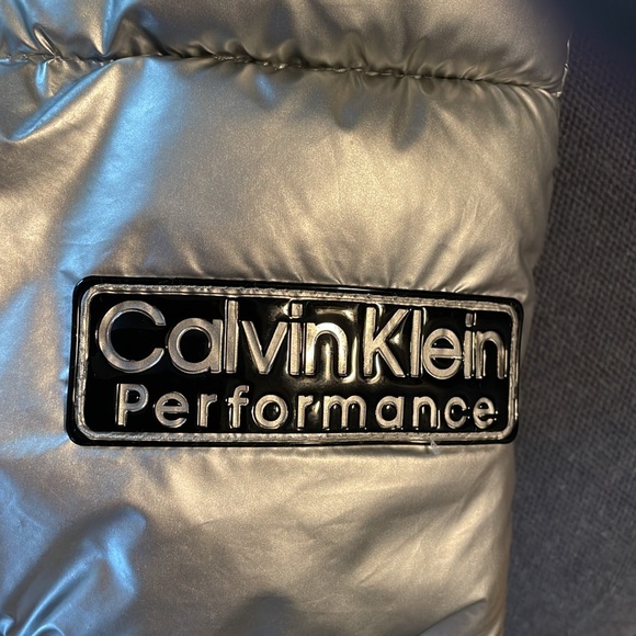 Gorgeous NWT Calvin Klein performance metallic silver puffer vest CUTE S 💋 - Picture 4 of 8